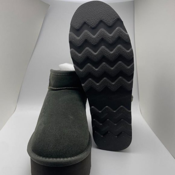 CUSHIONAIRE Women's COZY Genuine Suede pull on platform boot GREEN 9 - Picture 6 of 6